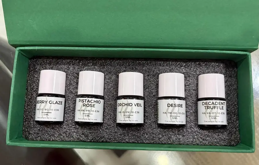 Airosyn Discovery Kit — five 5ml vials, testing strip, and scent guide